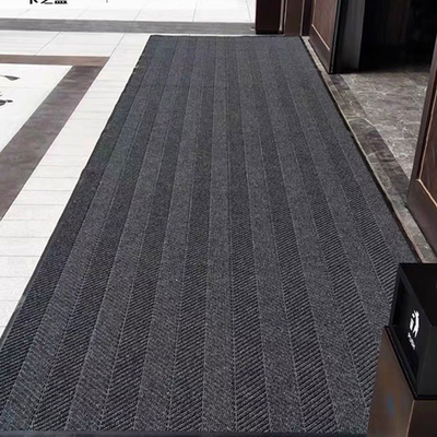 Thảm lối vào thương mại PPT PET màu đen Thảm trải sàn 180x1800cm Giữ nước